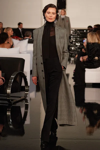 Look 10